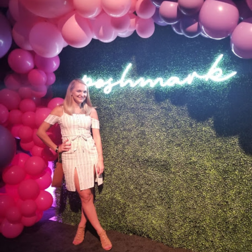 Meet your posher! - Picture 2 of 8